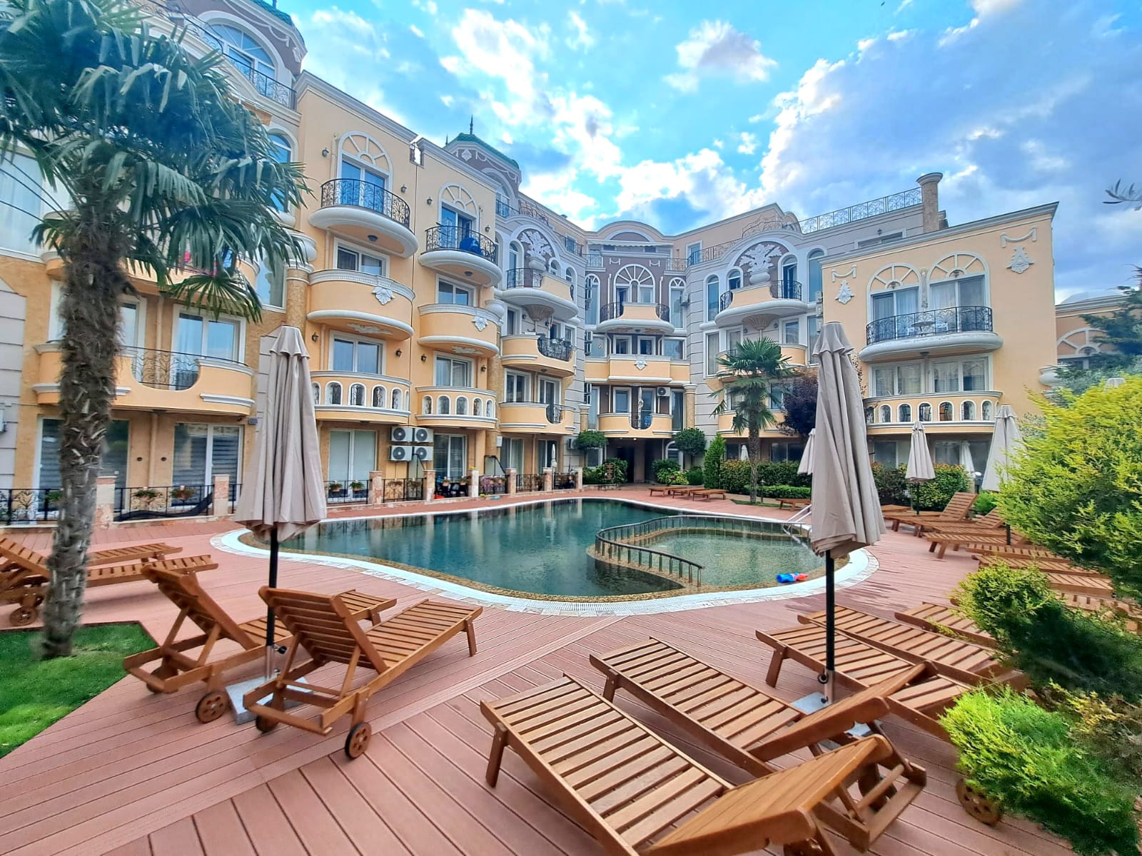 купить двухкомнатную квартиру в Болгарии у моря
