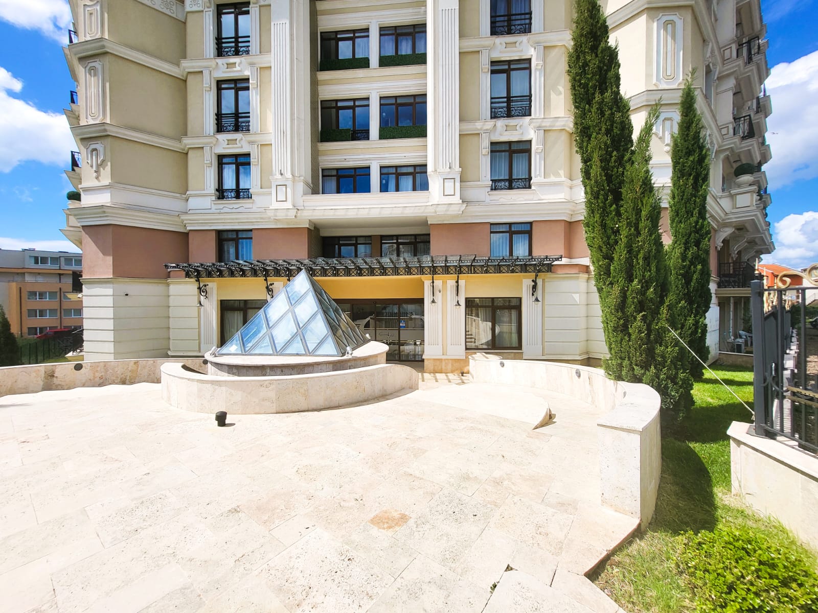 купить трёхкомнатную квартиру в Болгарии у моря